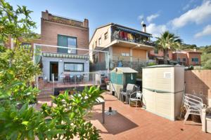 CASA EN VENTA EN Singuerlin, Santa Coloma de Gramanet photo 0