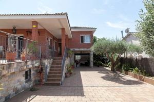 Tu nuevo hogar familiar te espera – 2 plantas, 2 ambientes y todo al alcance de tu mano photo 0