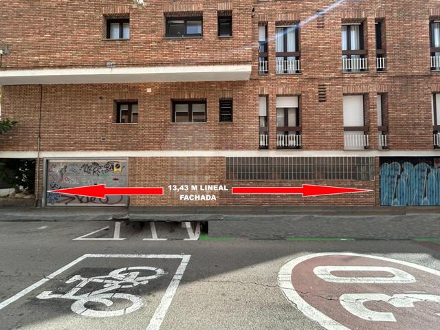 Amplio local de 95 m2 con acceso directo desde la comunidad y puerta de garaje independiente. photo 0