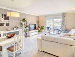 Ático en Roses con terraza privada de 46 m2 y vistas a la montaña photo 0