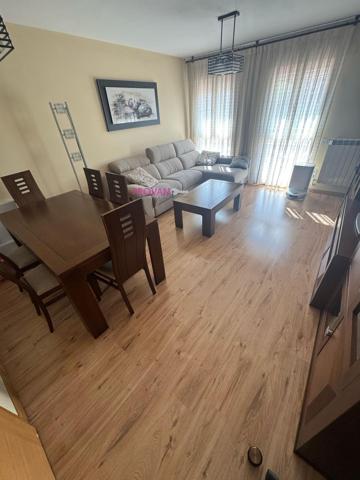 REFORMADO EN JUNCAL CON 4 DORMITORIOS Y PLAZA DE GARAJE photo 0