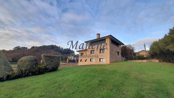 Villa En venta en Loiu, Loiu photo 0