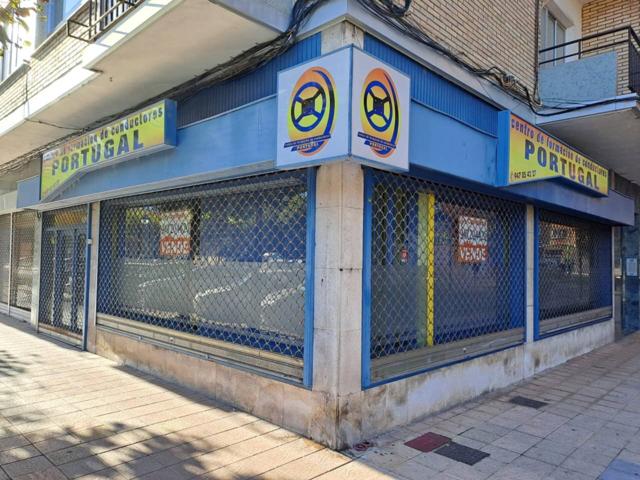 SE VENDE LOCAL EN ESQUINA CON UN AMPLIO ESCAPARATE PARA CUALQUIER TIPO DE NEGOCIO EN EL CARMEN photo 0