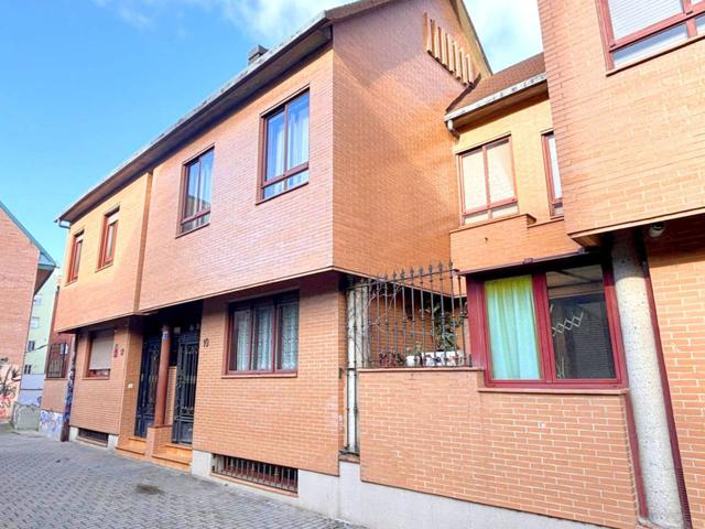 Venta de chalet adosado en Burgos Capital, a pocos minutos de la Catedral, Plaza Mayor, Espolon.... photo 0