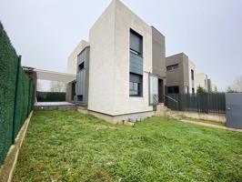 ESPECTACULAR CHALET UNIFAMILIAR EN BURGOS photo 0