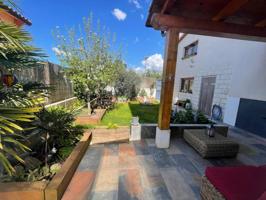 IMPRESIONANTE CHALET CON JARDIN MERENDERO PISCINA CLIMATIZADA Y JACUZZI A UN PASO DE BURGOS photo 0
