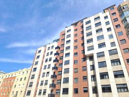 PISAZO PARA ENTRAR A VIVIR DE 3 DORMITORIOS 2 BAÑOS 2 PLAZAS DE GARAJE Y TRASTERO EN CALLE VITORIA photo 0