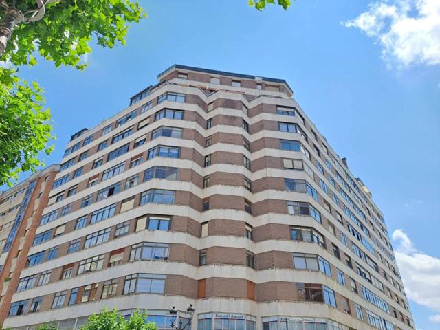 IMPRESIONENTE PISAZO PARA ENTRAR A VIVIR EN EL CENTRO DE 4 DORMITORIOS 3 BAÑOS Y TERRAZA photo 0