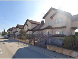 Venta de Chalet Pareado a un paso de Burgos. 5 dormitorios, jardín privado, garaje para 2 coches, merendero.... photo 0