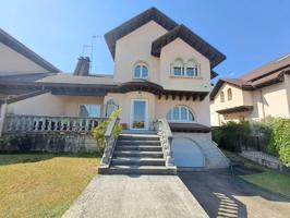 Venta de Chalet Pareado a un paso de Burgos. 5 dormitorios, jardín privado, garaje para 2 coches, merendero.... photo 0