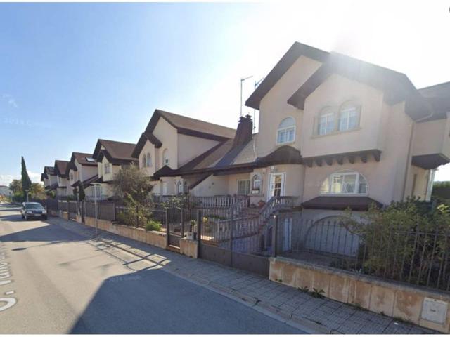 Venta de Chalet Pareado a un paso de Burgos. 5 dormitorios, jardín privado, garaje para 2 coches, merendero.... photo 0