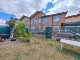 BONITO CHALET PARA ENTRAR A VIVIR CON TERRAZA Y JARDIN, 3 DORMITORIOS, 2 BAÑOS, GARAJE Y MERENDERO photo 0