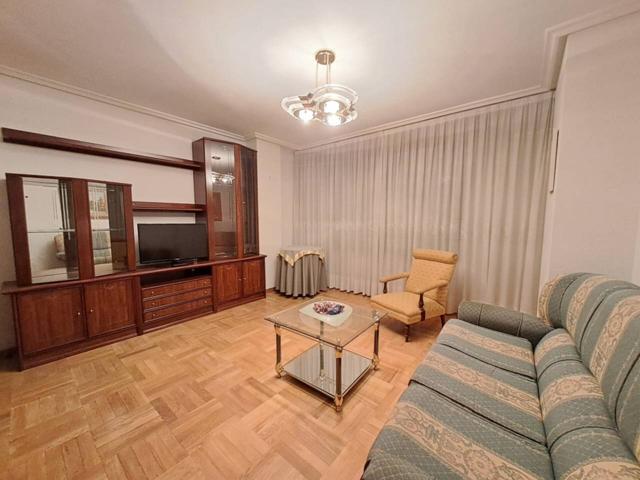BONITO PISO PARA ENTRAR A VIVIR DE DOS DORMITORIOS Y TRASTERO EN G3 photo 0