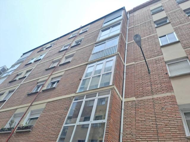 PISO PARA DEJAR A SU GUSTO EN PLENO CENTRO DE LA CIUDAD CON ASCENSOR A COTA CERO Y TRASTERO photo 0