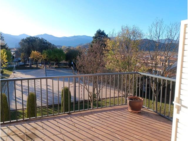 Casa en venta en Olot photo 0