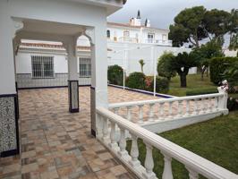 Chalet independiente con piscina climatizada en Puerto Marina, Benalmadena photo 0