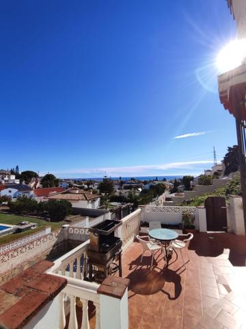 🏡 Propiedad en exclusiva en Benalmádena: Chalet pareado con vistas al mar y montaña photo 0