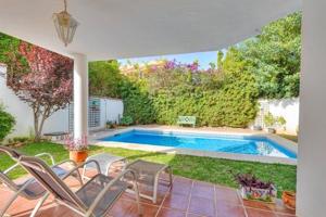 Villa - Chalet en venta en Fuengirola photo 0