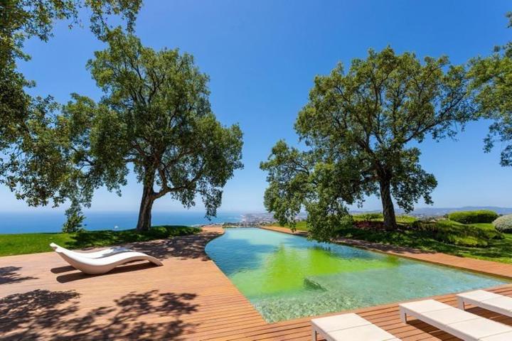 Villa - Chalet en venta en Benalmadena photo 0