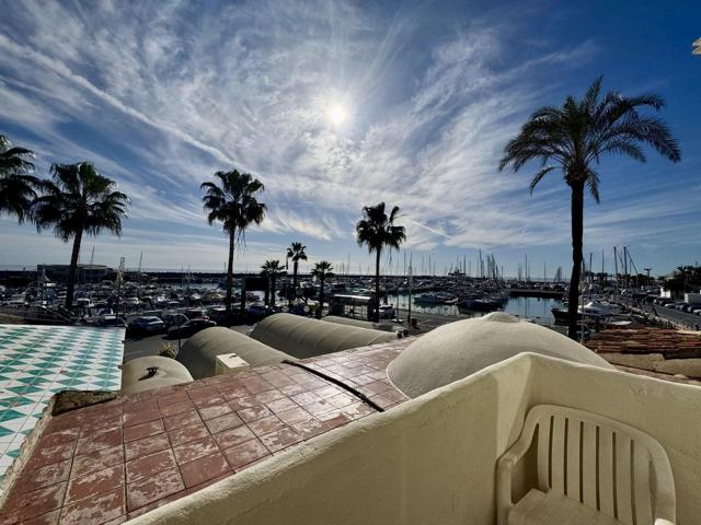 Apartamento Planta Media en venta en Benalmadena Puerto Marina photo 0