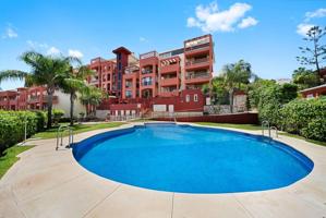 Apartamento Planta Media en venta en Torrequebrada photo 0