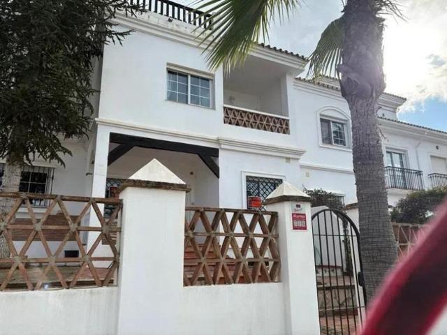 Chalet adosado en venta en Avenida General Caffarena photo 0