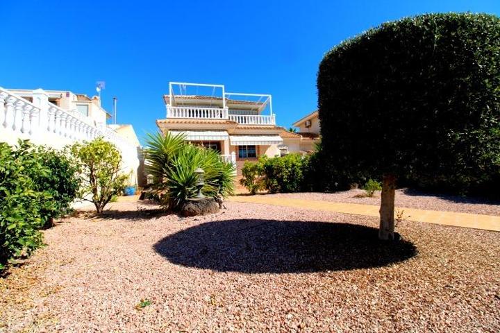 PRECIOSA VILLA EN ZONA VILLAMARTIN , 3 DORMITORIOS Y 2 BAÑOS CON AMPLIO JARDIN Y PISCINA COMUNITARIA photo 0