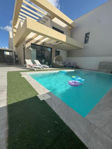 VILLA DE LUJO DE 3 DORMITORIOS CON PISCINA PRIVADA CLIMATIZADA Y SAUNA - ZONA LOS MONTESINOS - photo 0