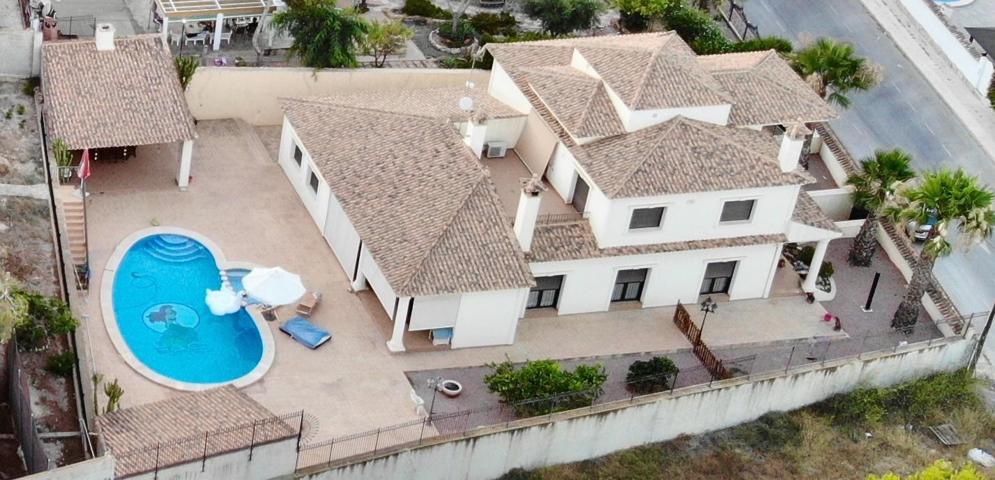 VILLA EXCLUSIVA JUNTO AL CAMPO DE GOLF LA FINCA - ZONA ALGORFA - photo 0