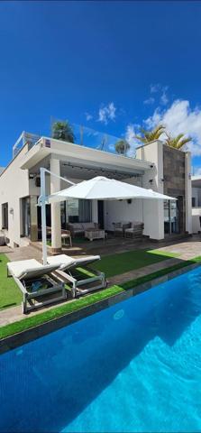 VILLA INDEPENDIENTE DE 5 DORMITORIOS CON SOLÁRIUM Y PISCINA PRIVADA -ZONA VILLAMARTÍN- photo 0