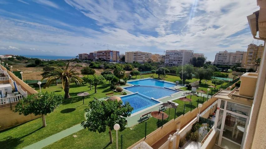 BUNGALOW DE 3 DORMITORIOS CON SOLÁRIUM PRIVADO Y PISCINA COMUNITARIA - ZONA PUEBLO MARINO, TORREVIEJ photo 0