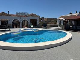 Unifamiliar En venta en Comunidad Valenciana, Jacarilla photo 0
