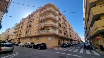 APARTAMENTO DE 2 DORMITORIOS EN 2ª LÍNEA DE PLAYA - ZONA ACEQUIÓN, TORREVIEJA- photo 0