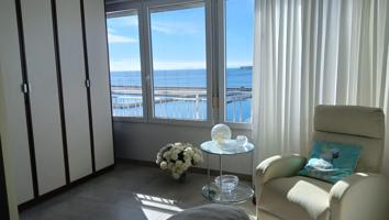 GRAN APARTAMENTO EN PRIMERA LÍNEA DE PLAYA, REFORMADO Y CON PISCINA COMUNITARIA - ZONA ACEQUIÓN, TORREVIEJA photo 0