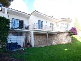 OPORTUNIDAD!!! Estupenda villa de esquina para reformar en la zona de Capellania. photo 0