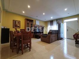 Chalet adosado en venta en Hellín photo 0
