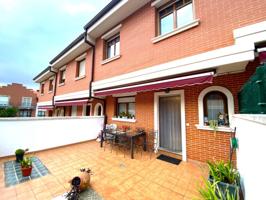 Casa - Chalet adosado en venta en calle del Alto de la Cruz 4, Castro-Urdiales photo 0