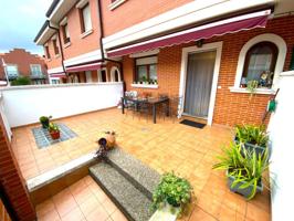 Casa - Chalet adosado en venta en calle del Alto de la Cruz 4, Castro-Urdiales photo 0