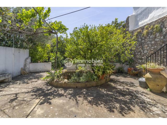 CASA CON APLIO JARDÍN EN EL CENTRO DE ALARÓ photo 0