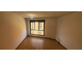 Venta de piso en Yuncler photo 0