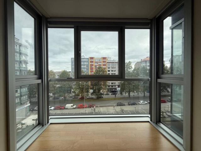 Venta de piso seminuevo con garaje y trastero en un lujoso edificio en A Coruña Capital photo 0