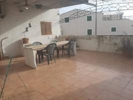 Casa de pueblo con terraza y garaje. photo 0