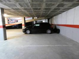 Parking en venta en Caputxins-Santa Clara-Hospital photo 0