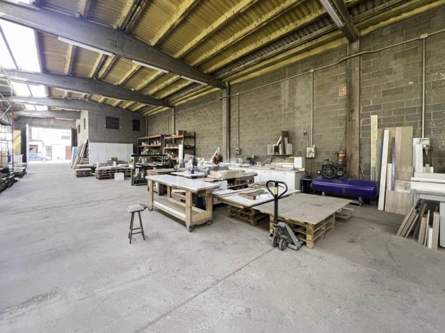 Nave industrial en venta en Manlleu photo 0