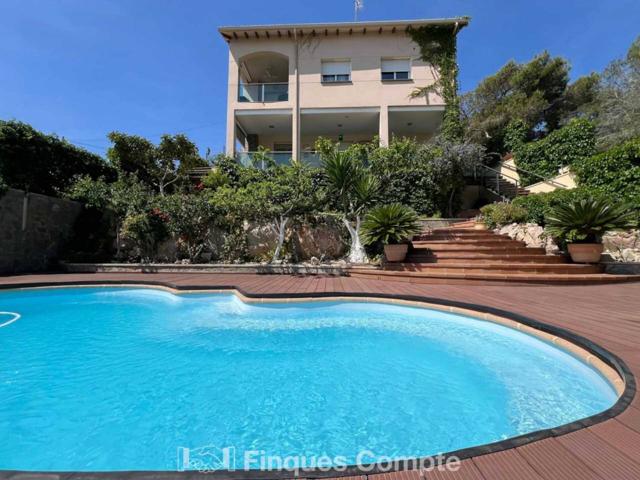 Venta de chalet unifamiliar en Roda de Berà photo 0