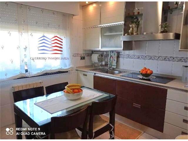 VENTA DE CASA HERMOSA CASA ADOSADA EN PLAZA XOAN DE NOVOA POR 525.000€ photo 0