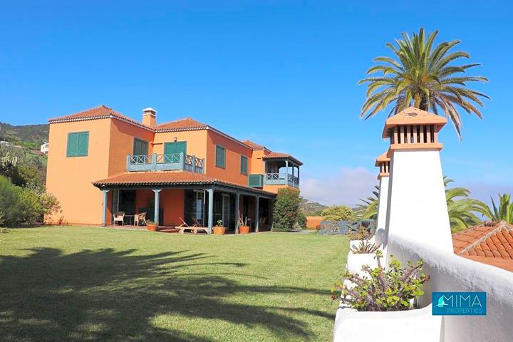 C068 Preciosa villa con Piscina, Barbacoa, amplias áreas verdes y una impresionante vista en Tenagua, Puntallana photo 0