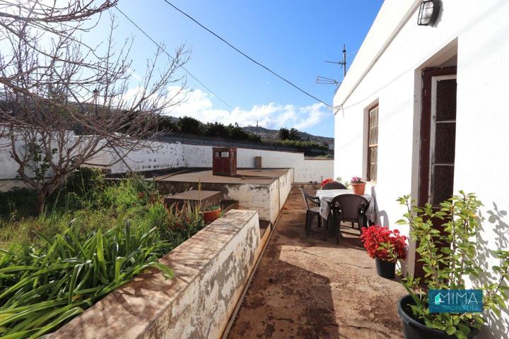 C108  ¡INVERSIÓN! Parcela urbana grande con una casa terrera y barbacoa en Puntagorda photo 0