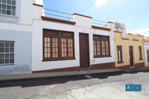 C134 Casa tradicional para restaurar en el centro histórico de Santa Cruz de La Palma photo 0