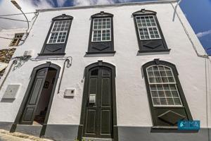C135 ¡OPORTUNIDAD DE INVERSIÓN! Casa colonial con local comercial y 3 aparcamientos en Santa Cruz de La Palma photo 0
